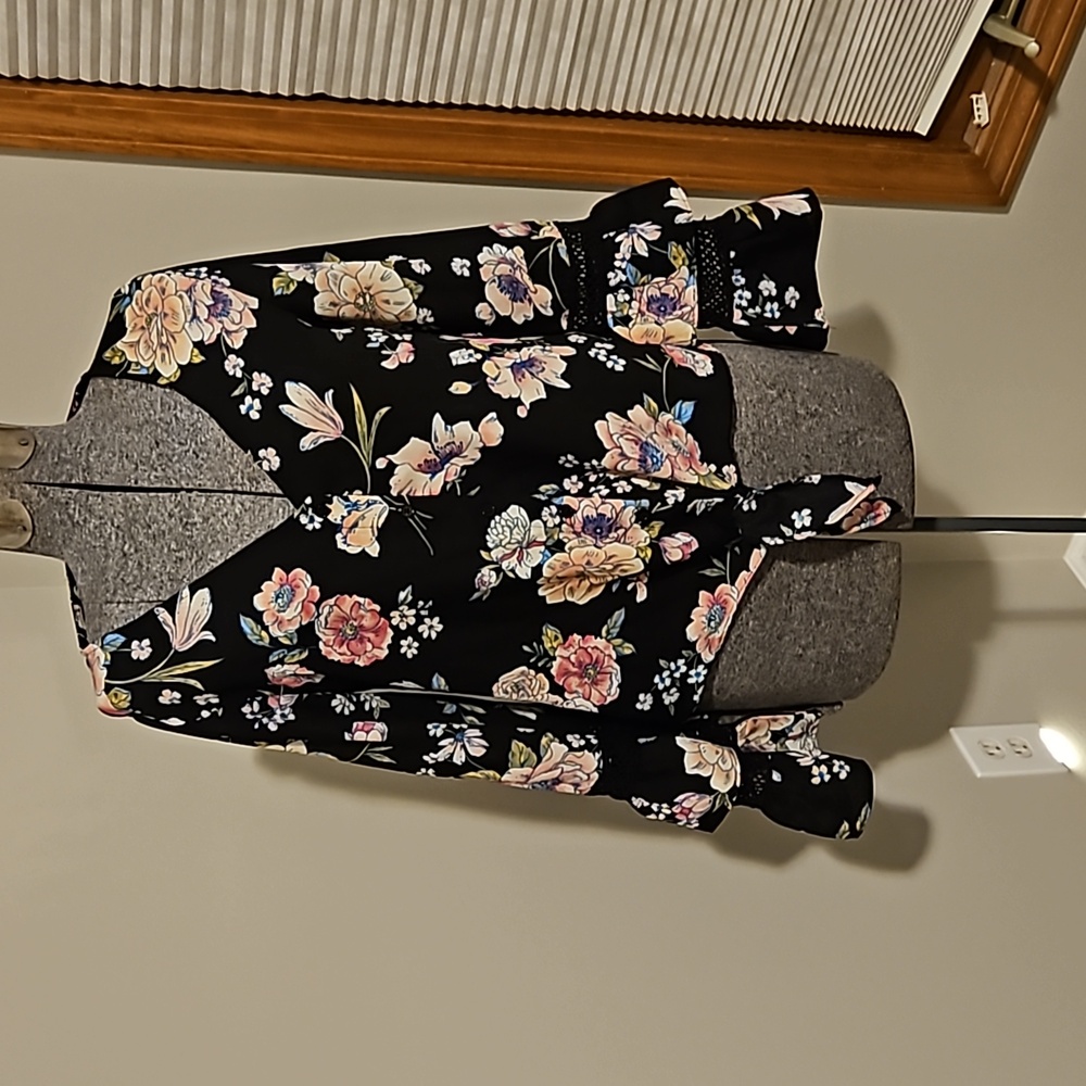 Maurices floral button up tie front blouse